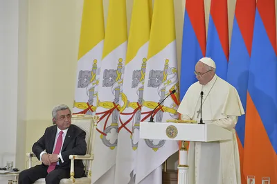 СМИ заявили о возможном отречении Папы римского от престола