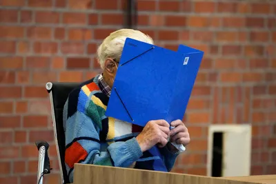 В Германии предъявили обвинения 100-летнему бывшему надзирателю концлагеря  - Nokta