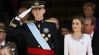 Королева Испании Летиция появилась на публике в сапфировом платье и на  шпильках - Газета.Ru | Новости