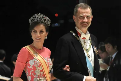 Король Испании Филипп VI и королева Летиция с дочерьми наслаждаются  отпуском на Майорке | WMJ.ru