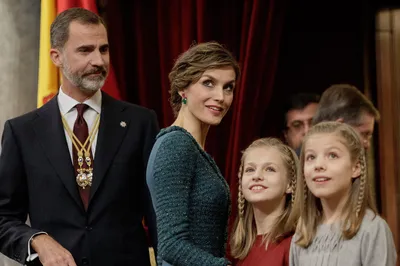 Король Испании Филипп VI и королева Летиция с дочерьми отдыхают на Майорке  - Газета.Ru | Новости
