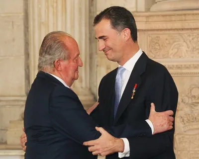 Бывший король Испании Хуан Карлос I решил уехать из страны