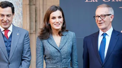 В юбке с вышивкой: королева Испании продемонстрировала стильный наряд -  Showbiz