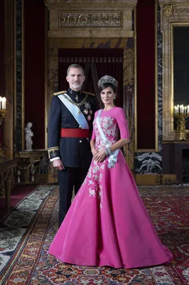 ROYALS magazine - журнал о любви, красоте и гармонии | Королева Испании  София, принцессы Ирена Греческая и Алия Иорданская на прогулке в Марбелье