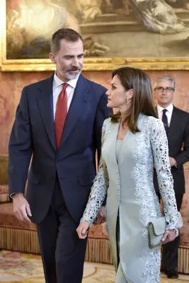 Король и королева Испании появились на публике с дочерьми (фото). Читайте  на UKR.NET