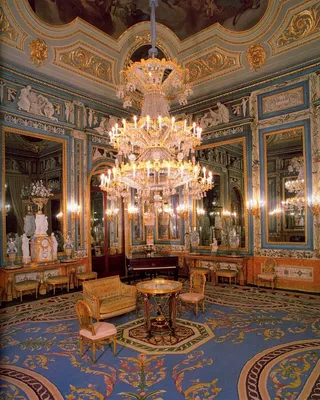 Королевский дворец в Мадриде, жаркий…» — создано в Шедевруме
