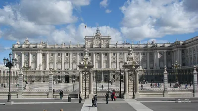 Королевский дворец в Мадриде Стоковое Изображение - изображение  насчитывающей замок, испания: 149824429