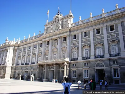 Королевский дворец в Мадриде (Испания) Редакционное Фото - изображение  насчитывающей мадрид, королевско: 195500851