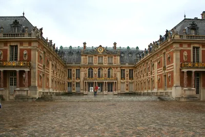 Королевский дворец Версаль около Парижа в Франции Редакционное Стоковое  Фото - изображение насчитывающей красивейшее, историческо: 105025383