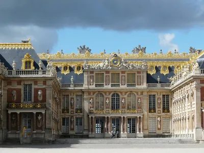 ВЕРСАЛЬ, ФРАНЦИЯ королевский дворец и сад в Версаль Редакционное Стоковое  Изображение - изображение насчитывающей бобра, дворец: 136186559