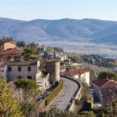 Quiet Alley in Cortona, Italy | The Road to Anywhere