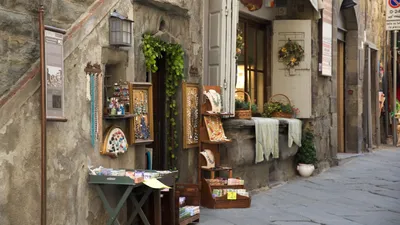 One Day in Cortona, Tuscany - Petite Suitcase