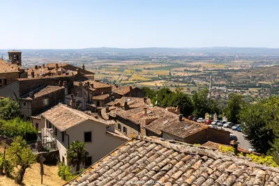 https://www.earthtrekkers.com/best-things-to-do-in-cortona/