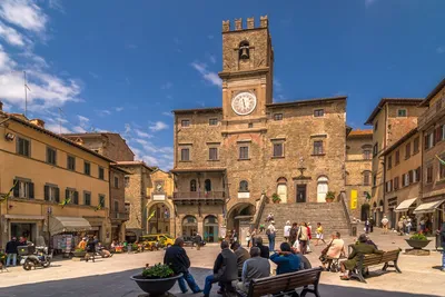 File:View of the Duomo di Cortona from Porta Montanina. Tuscany, Italy.jpg  - Wikimedia Commons