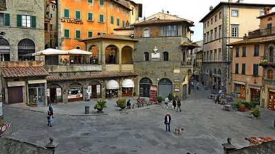 🇮🇹 4K drone video of Cortona, Tuscany, Italy - YouTube