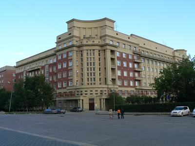 В Новосибирске продают элитный коттедж с водопадом за 110 млн рублей - Толк  16.12.2022