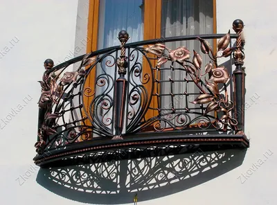 Купить Кованый французский балкон с листьями и большими цветами за 45 000  руб у производителя \"Знатная ковка\"