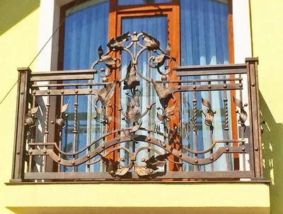 Французский балкон - что это? Дизайн и характеристики, преимущества и  недостатки, фото балконов в Москве, цены