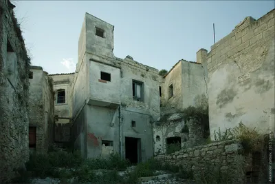 Как выглядит город-призрак Крако в Италии, который полюбился режиссерам  Голливуда | TravelAsk | Дзен