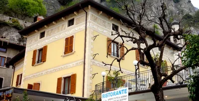 Дома в провинции Италии: классическая Villa Privata с необычным бассейном