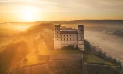 Красивые места область Германии - красочная флористическая Tubingen  Баден-wurttemberg городка Стоковое Фото - изображение насчитывающей  купаться, зодчества: 142884272