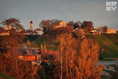 Старый центр гродно. Красивая пешеходная улица советская в старом городе.  Солнечный летний день. Гродно Беларусь Редакционное Стоковое Фото -  изображение насчитывающей красивейшее, город: 183565218