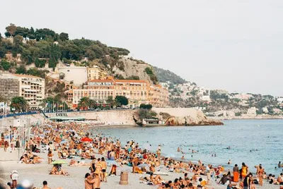 Красивый Средиземноморский Пейзаж. Французская Ривьера Недалеко От Ниццы И  Монако Фотография, картинки, изображения и сток-фотография без роялти.  Image 21225938