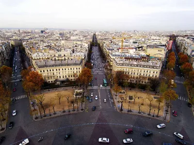 Красивые улицы Парижа редакционное изображение. изображение насчитывающей  движение - 146504355
