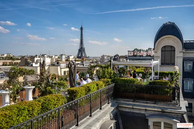 Очень красивый вид улицы в Париже…» — создано в Шедевруме