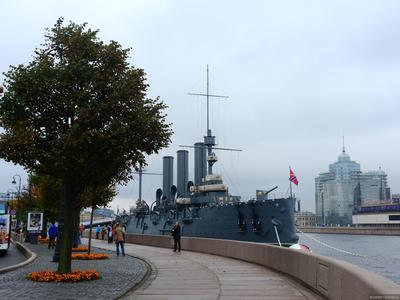 Крейсер Avrora в городе St-Петербург Стоковое Фото - изображение  насчитывающей флаг, батареи: 25967466