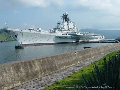 Файл:Minsk carrier starboard side 12.JPG — Википедия