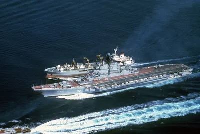 Авианесущий крейсер \"Минск\" в парке развлечений китайского города Наньтун