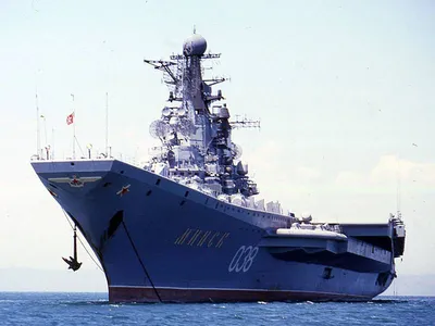 Авианесущий крейсер \"Минск\" в Китае