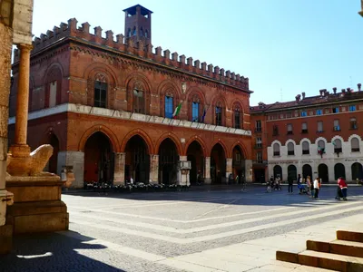 Собор Кремоны с колокольней, Ломбардия, Италия стоковое фото  ©pandionhiatus3 333303388