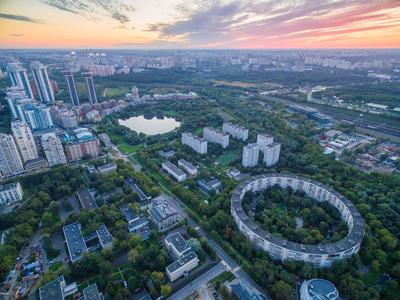 На углу круглого дома\". Почему в Советском Союзе появились круглые дома