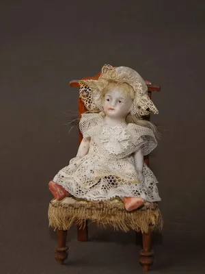 Пермячка продает столетнюю куклу из Германии за 120 тысяч рублей