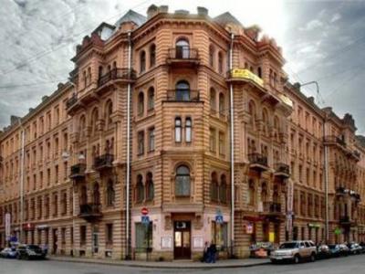 Как выглядит обновленная квартира в дореволюционном доме в центре Москвы