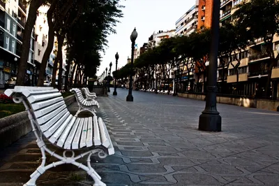 улица Ла-рамбла в Барселоне-Спэйн Редакционное Стоковое Изображение -  изображение насчитывающей группа, южно: 235710104