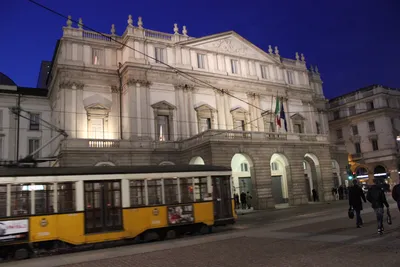 Оперный театр «ла скала» в интерьере Милана. Редакционное Изображение -  изображение насчитывающей ломбардия, известно: 184395905