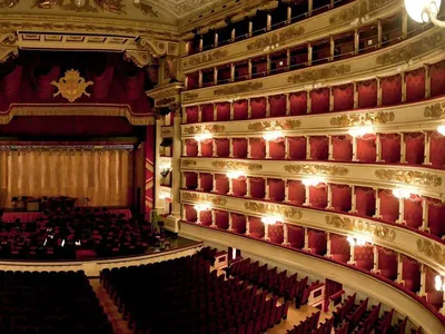 Оперный театр «ла скала» в интерьере Милана. Редакционное Фото -  изображение насчитывающей место, внутрь: 184394556