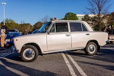 My mom found a LADA Niva 1600 in northern Oregon, and it looks so sick! :  r/Battlecars