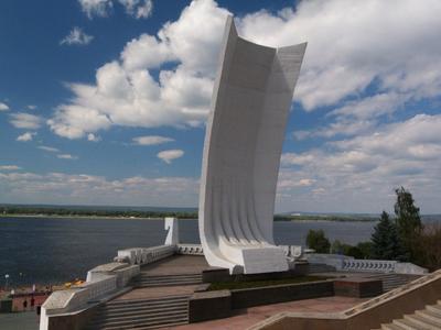 Набережная реки Волга в городе Самара (монумент Ладья) 2018 год