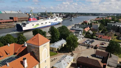 Город Ventspils, Латвия стоковое изображение. изображение насчитывающей  кран - 75172373