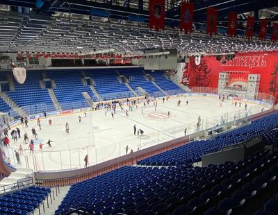 Файл:Ice Palace SPB at Bolshevikov.jpg — Википедия