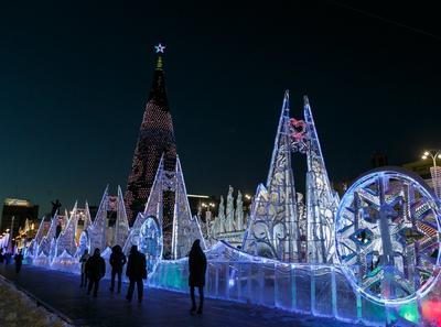 В Екатеринбурге открыли «изумрудный» ледовый городок