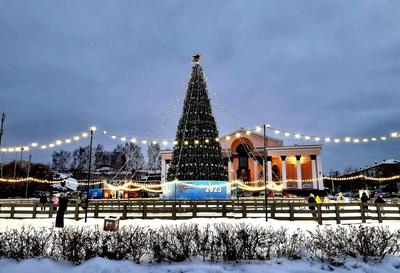 На площади 1905 года в Екатеринбурге открыли ледовый городок – Коммерсантъ  Екатеринбург