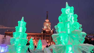 Ледовый городок на площади 1905 года простоит до 21 января / 10 января 2024  | Екатеринбург, Новости дня 10.01.24 | © РИА Новый День
