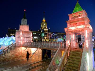 В Екатеринбурге закончил работу ледовый городок на площади 1905 года |  ОБЩЕСТВО | АиФ Урал