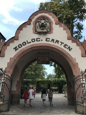 File:Leipzig - Zoo - Gründer-Garten - Eingang 01 ies.jpg - Wikimedia Commons