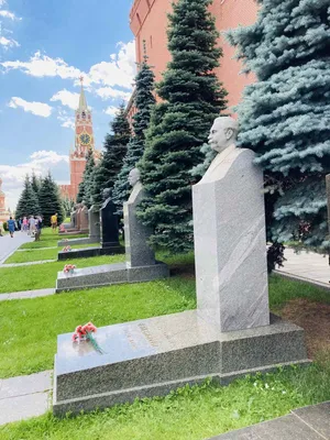 Мавзолей Ленина и некрополь у Кремля в Москве закроют для посетителей 23 мая
